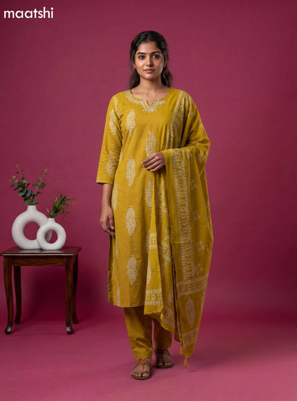 Mehandi Green Cotton Floral Printed Straight Suit