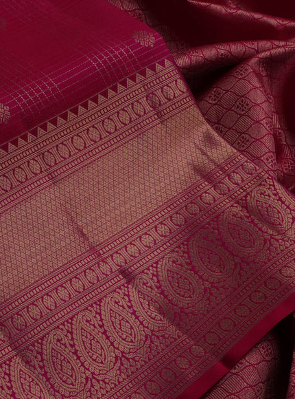 Pure kanchipuram silk saree dual shade of pink with allover zari small checks & buttas and rich zari woven border