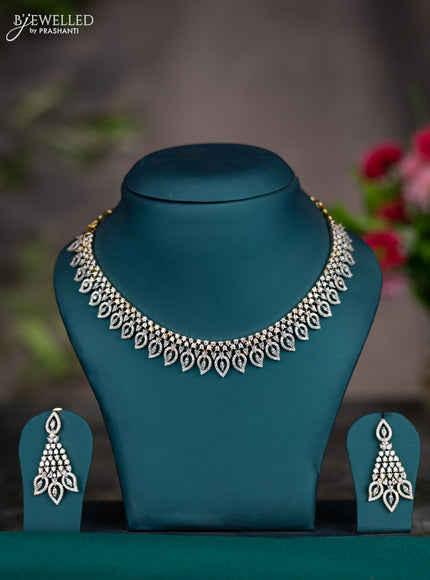 Zircon necklace manga pattern with cz stones in gold finish
