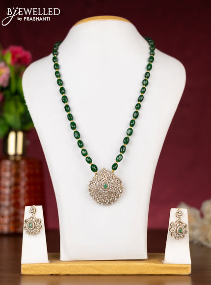Beaded necklace single layer in green color with victorian finish pendant