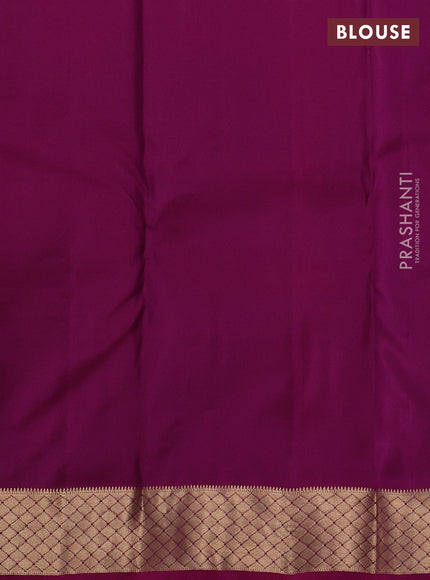 Pure kanchipuram silk saree dual shade of mehendi green and magenta pink with zari woven temple buttas and rich zari woven border