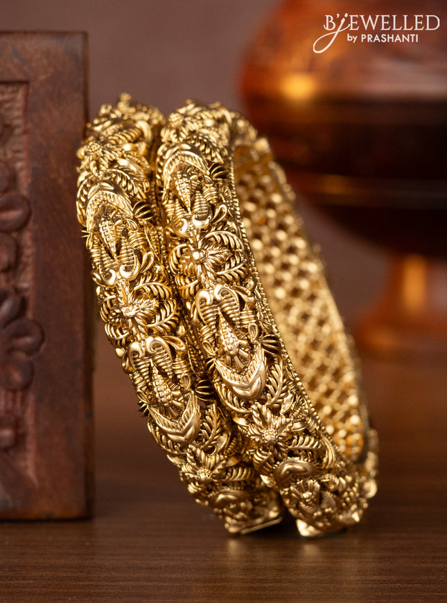 Antique triple layer necklace with manga pattern and kemp stones