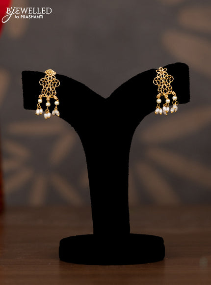 Antique necklace with simple design and pearl hangings