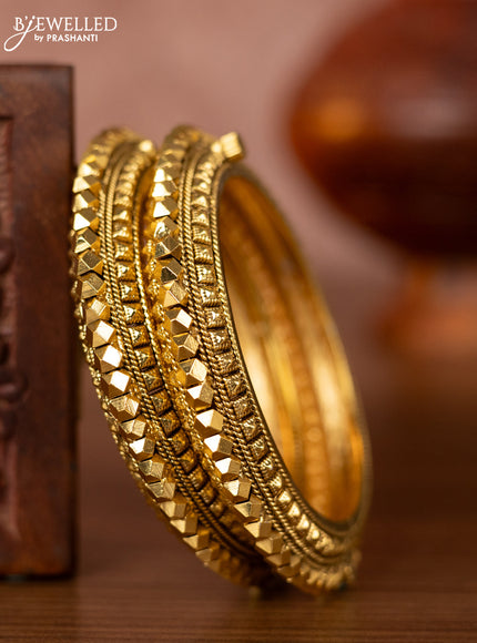 Antique screw type bangles with simple design