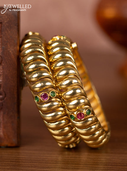 Antique screw type bangles with simple design and kemp stones