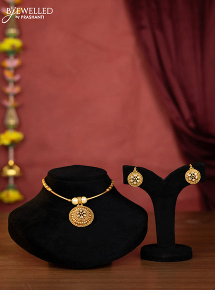 Ring type choker with ruby and kundan stones
