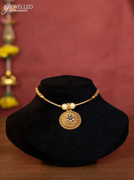 Ring type choker with ruby and kundan stones