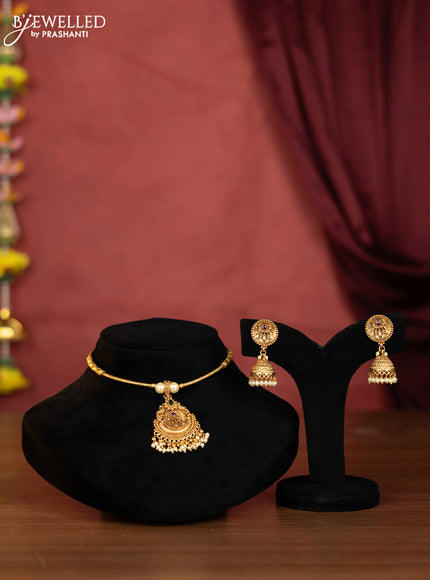 Ring type choker with kemp stones and pearl hangings