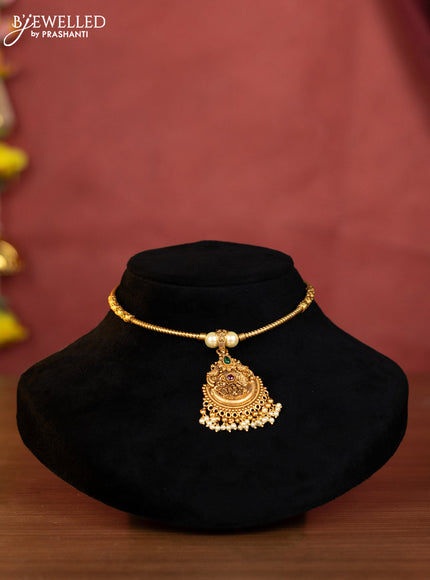 Ring type choker with kemp stones and pearl hangings