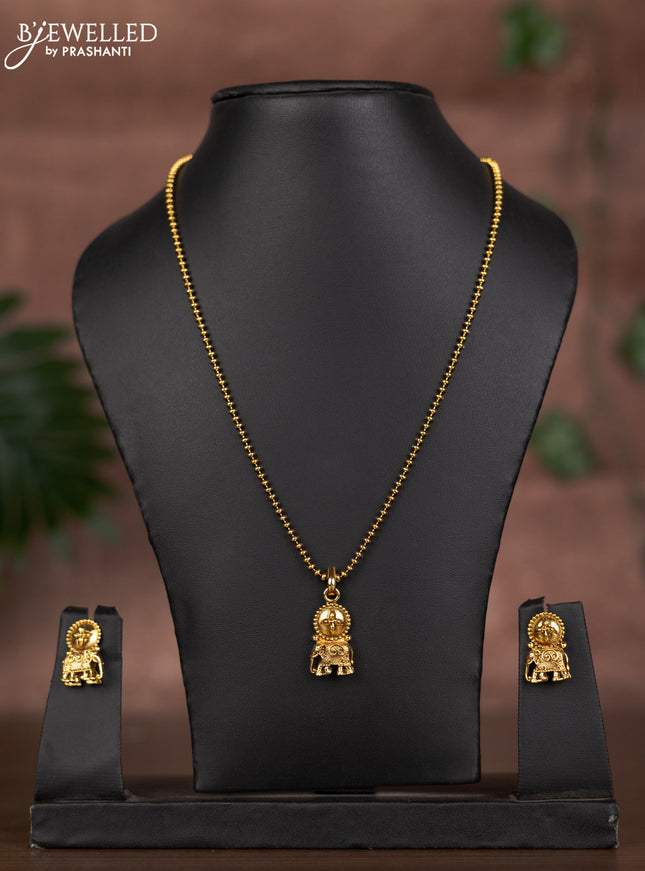Antique chain with simple design and elephant pendant