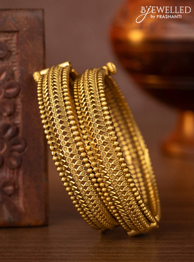 Antique screw type bangles with simple design